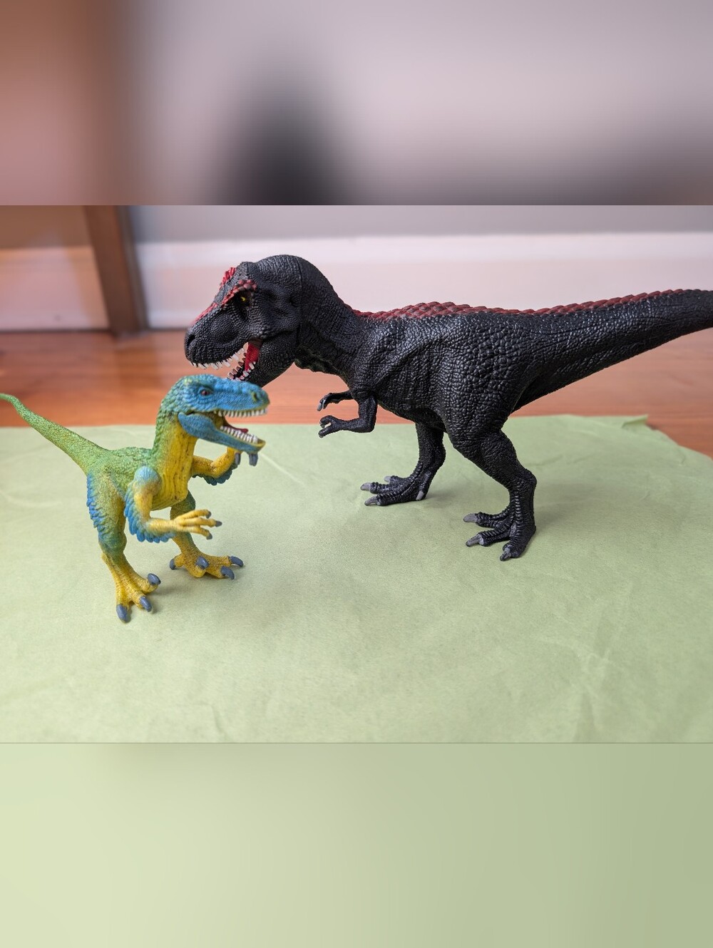 Set of 2 Schleich dinosaur toys